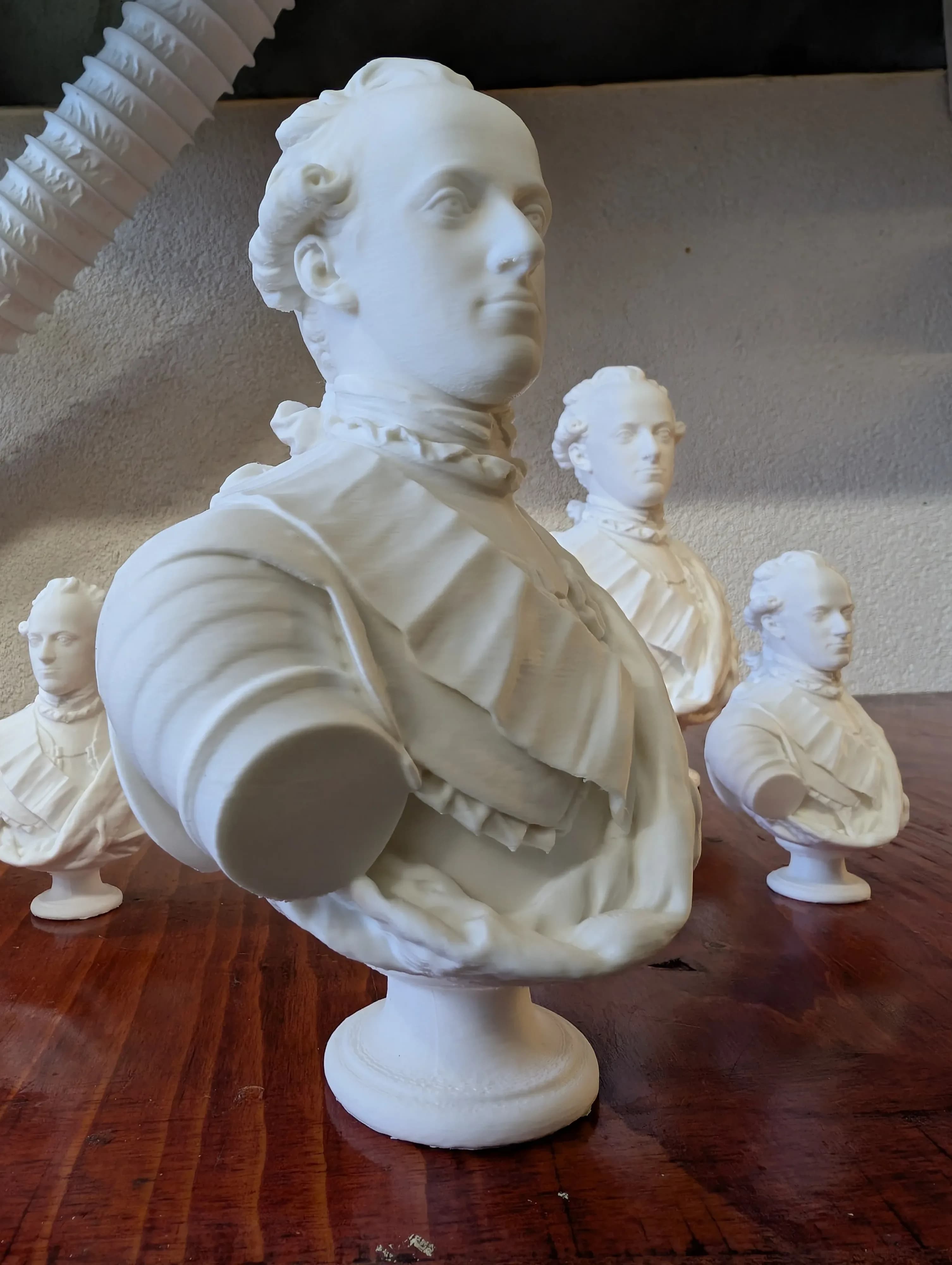 Hertig Karl(XIII) byst statyer